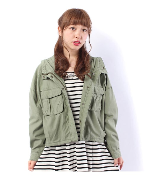 PAGEBOY（ページボーイ）の「フード付きミリタリーブルゾン（ジャケット/アウター・レディース・ベージュ/カーキ）」の2枚目の写真