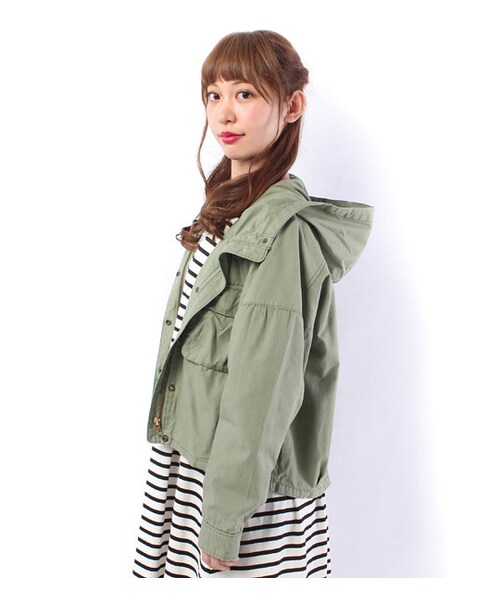 PAGEBOY（ページボーイ）の「フード付きミリタリーブルゾン（ジャケット/アウター・レディース・ベージュ/カーキ）」の4枚目の写真