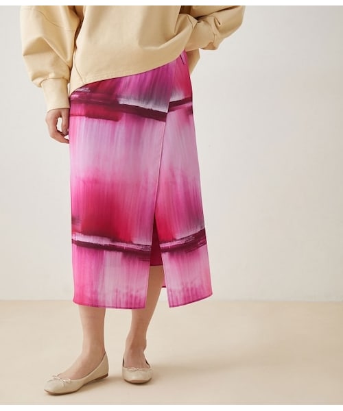 ADAM ET ROPE'(アダムエロペ)の「デシンプリントラップスカート(スカート・レディース・ブラック系/ピンク・F)」の2枚目の写真