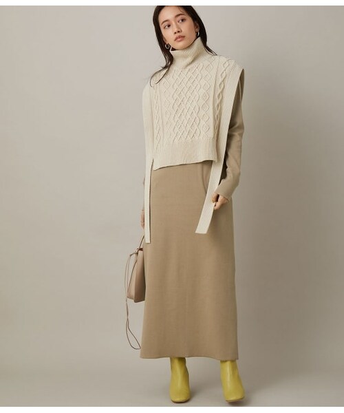 ADAM ET ROPE'（アダムエロペ）の「【セットアイテム】ケーブルベストxカットワンピース（ワンピース/ドレス・レディース・オフホワイト/ベージュ系・F）」の2枚目の写真