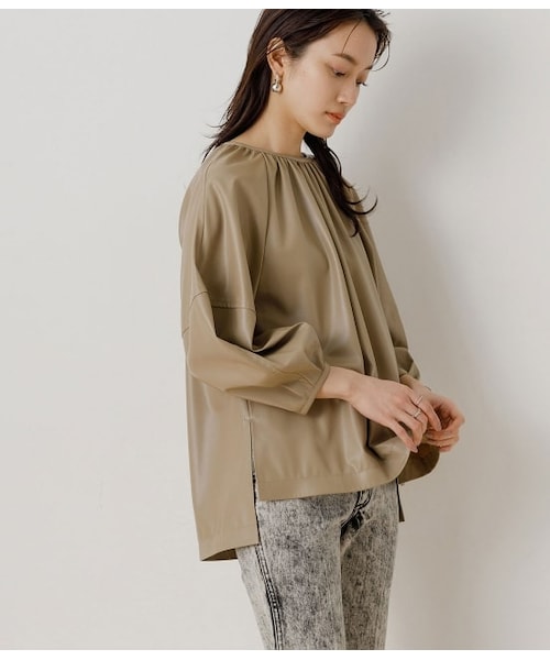 ADAM ET ROPE'（アダムエロペ）の「エコレザーボリュームブラウス（トップス・レディース・ブラック/ベージュ・F）」の2枚目の写真