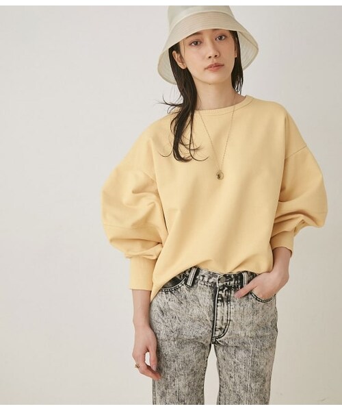 ADAM ET ROPE'(アダムエロペ)の「コクーン裏毛プルオーバー(トップス・レディース・ホワイト/ピンク/イエロー系・F)」の2枚目の写真