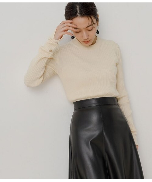 ADAM ET ROPE'（アダムエロペ）の「ワイドリブニットプルオーバー（トップス・レディース・ブラック/キミドリ/クリーム・F）」の3枚目の写真