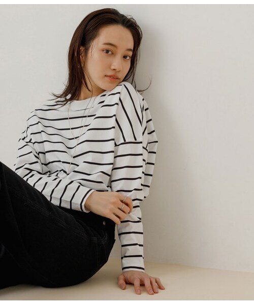 ADAM ET ROPE'(アダムエロペ)の「【一部WEB限定】クルーネックコットン長袖TEE(トップス・レディース・ブラック系/ホワイト/ベージュ/ベージュ系・F)」の1枚目の写真