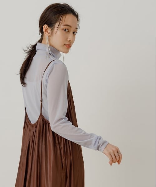 ADAM ET ROPE'（アダムエロペ）の「シアーメローシフォンタートル（トップス・レディース・ブラック/ホワイト/ベージュ系/キミドリ/サックス・F）」の5枚目の写真