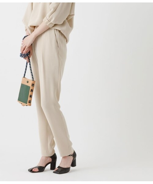 ADAM ET ROPE'(アダムエロペ)の「【セットアップ対応】ドレープイージーパンツ(パンツ・レディース・ベージュ/ネイビー・36/38)」の1枚目の写真