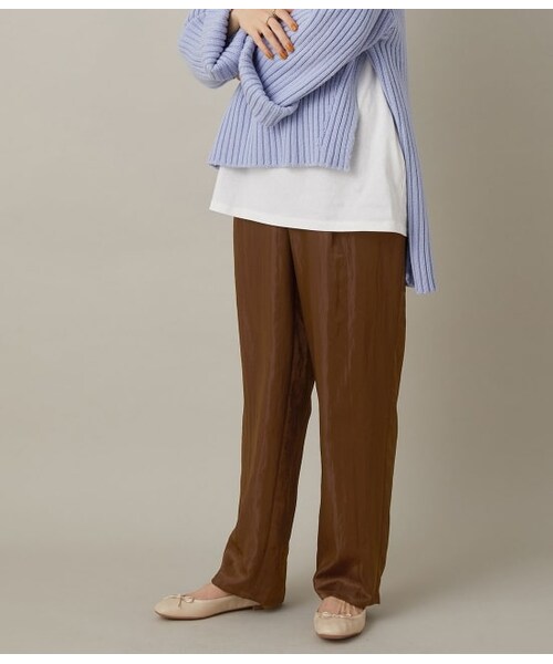 ADAM ET ROPE'(アダムエロペ)の「キュプラ混シャイニングイージーパンツ(パンツ・レディース・ライトグレー/ブラウン・F)」の2枚目の写真