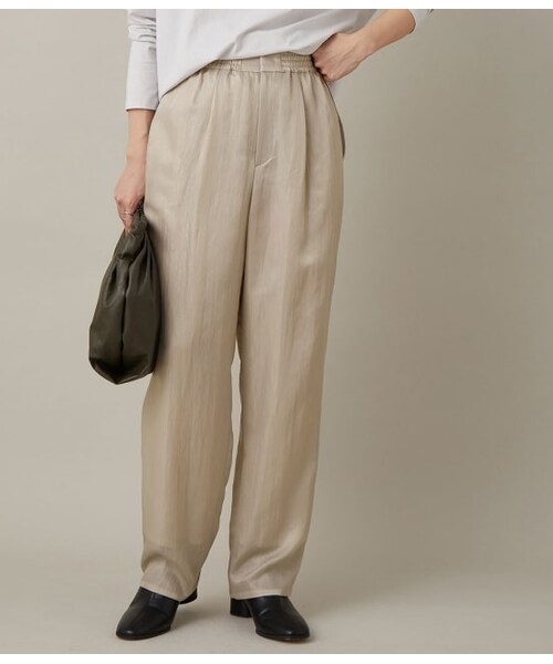 ADAM ET ROPE'(アダムエロペ)の「キュプラ混シャイニングイージーパンツ(パンツ・レディース・ライトグレー/ブラウン・F)」の1枚目の写真