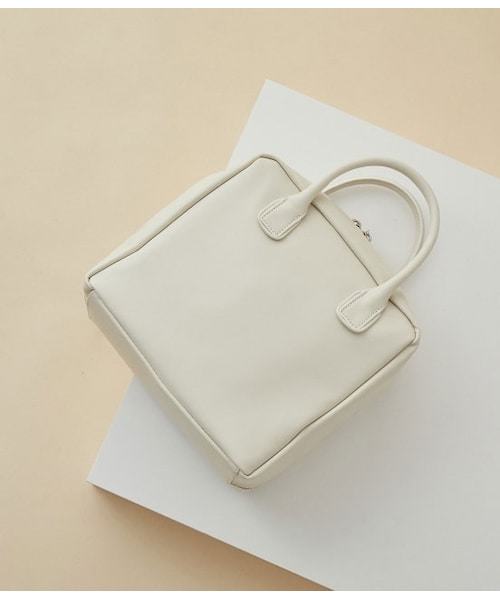 ADAM ET ROPE'(アダムエロペ)の「ソフトスモールボストン(バッグ・レディース・ブラック/オフホワイト/シルバー・F)」の2枚目の写真