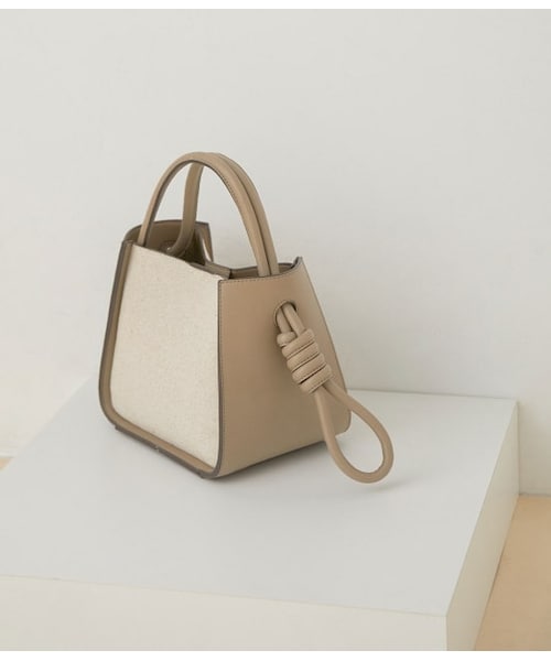 ADAM ET ROPE'（アダムエロペ）の「【WEB限定】むすびミニバッグ（バッグ・レディース・キャメル/ブラック/グレー系・F）」の2枚目の写真