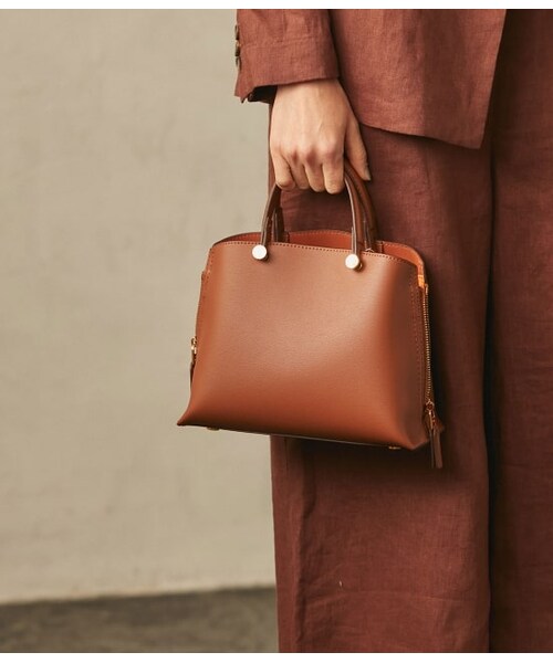 ROPE'(ロペ)の「【E'POR】【一部WEB限定】Y bag Mini(バッグ・レディース・ダークブラウン/イエロー/ブルー系/ブラウン/オフホワイト/ホワイト系2/ブラック/ベージュ・F)」の5枚目の写真
