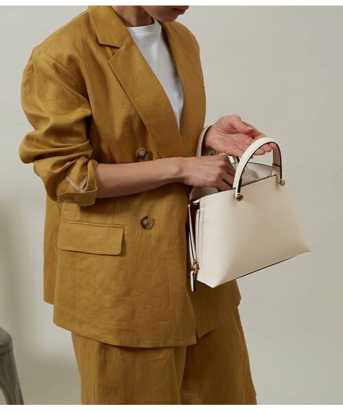 ROPE'(ロペ)の「【E'POR】【一部WEB限定】Y bag Mini(バッグ・レディース・ダークブラウン/イエロー/ブルー系/ブラウン/オフホワイト/ホワイト系2/ブラック/ベージュ・F)」の2枚目の写真