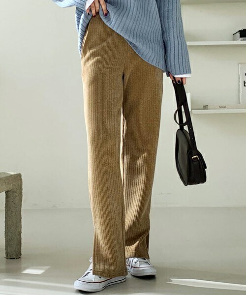 DHOLIC(ディーホリック)の「リブサイドスリットパンツ(その他パンツ・レディース・ベージュ/ダークグレー/ブラック・ONESIZE)」の1枚目の写真