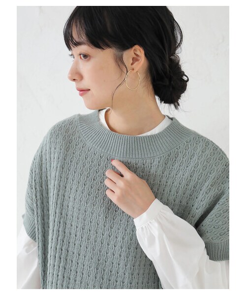 earth music&ecology(アースミュージックアンドエコロジー)の「【先行予約】SET2点ニットベスト+ブラウス(トップス・ブラック/ベージュ/ミント・F)」の4枚目の写真