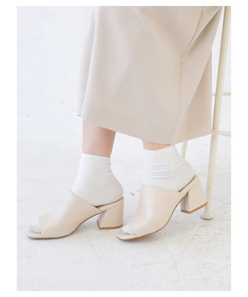 earth music&ecology（アースミュージックアンドエコロジー）の「【先行予約】ORiental TRaffic ミュール（シューズ・アイボリー/グリーン/パイソン・S/M/L）」の2枚目の写真