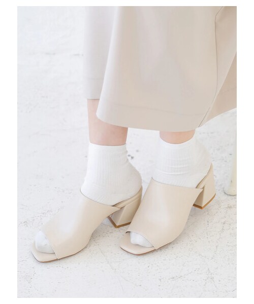 earth music&ecology（アースミュージックアンドエコロジー）の「【先行予約】ORiental TRaffic ミュール（シューズ・アイボリー/グリーン/パイソン・S/M/L）」の3枚目の写真