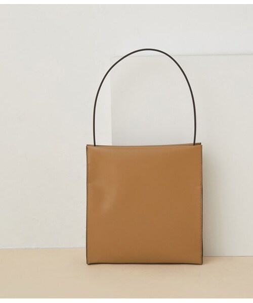 ADAM ET ROPE'（アダムエロペ）の「スクエアワンショルダー（バッグ・レディース・ベージュ/ブラック/キナリ系1・F）」の2枚目の写真