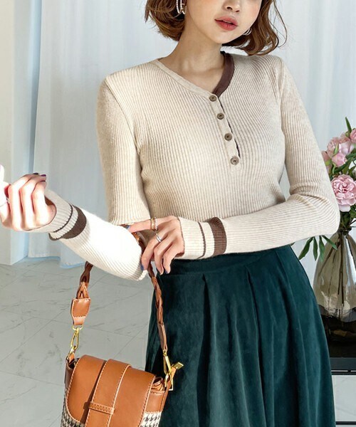 DHOLIC（ディーホリック）の「リブ配色ボタンニット（ニット/セーター・レディース・ブラウン/ライトベージュ/ブラック・ONESIZE）」の3枚目の写真