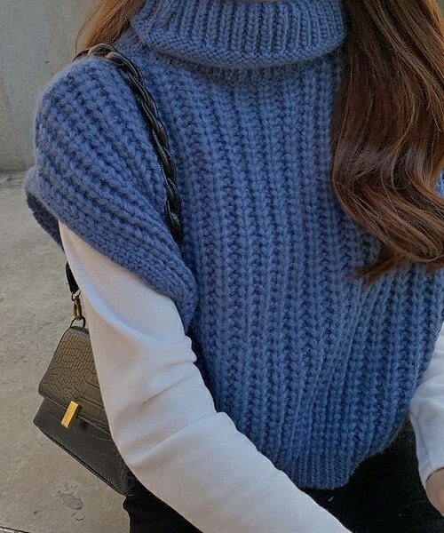 DHOLIC（ディーホリック）の「[ririnco] タートルネックケーブルニットベスト（ベスト・レディース・ホワイト/オレンジ/ブルー・ONESIZE）」の2枚目の写真