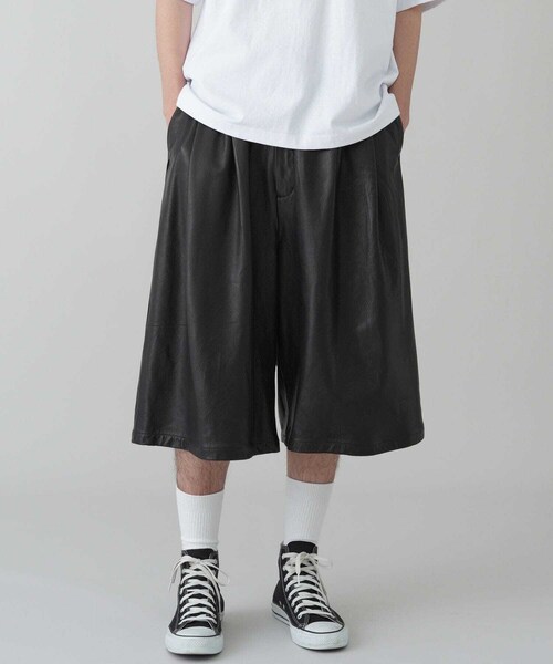 DISCOVERED（ディスカバード）の「Leather 2tuck Wide Shorts（）」 - WEAR