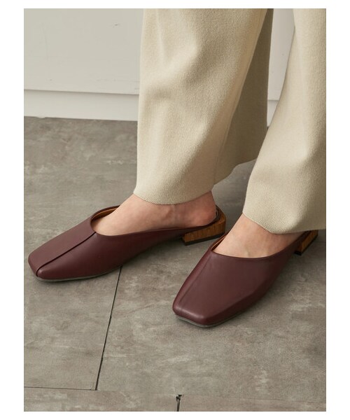 AMERICAN HOLIC（アメリカンホリック）の「【先行予約】オーバーヒールスクエアミュール（シューズ・アイボリー/ブラック/バーガンディー・S/M/L）」の4枚目の写真