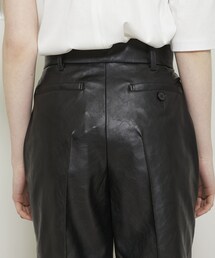 AKIRANAKA（アキラナカ）の「Mia faux レザーショートパンツ