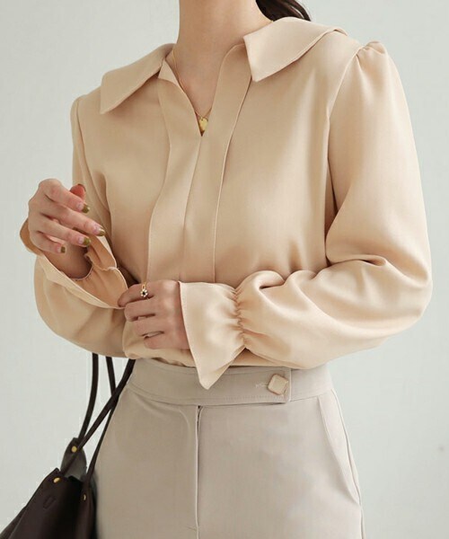DHOLIC（ディーホリック）の「カラースリットネックブラウス（シャツ/ブラウス・レディース・その他/ベージュ/ホワイト・ONESIZE）」の3枚目の写真