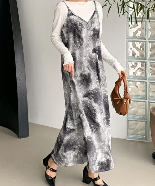 DHOLIC（ディーホリック）の「マーブリングキャミワンピース（ワンピース・レディース・ベージュ/グレー/グリーン・ONESIZE）」の2枚目の写真