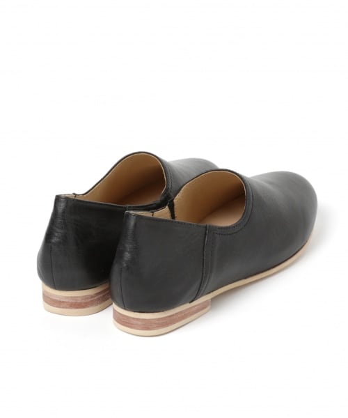 studio CLIP（スタディオクリップ）の「リアルレザーバブーシュ（シューズ・オフホワイト/ブラック）」の6枚目の写真