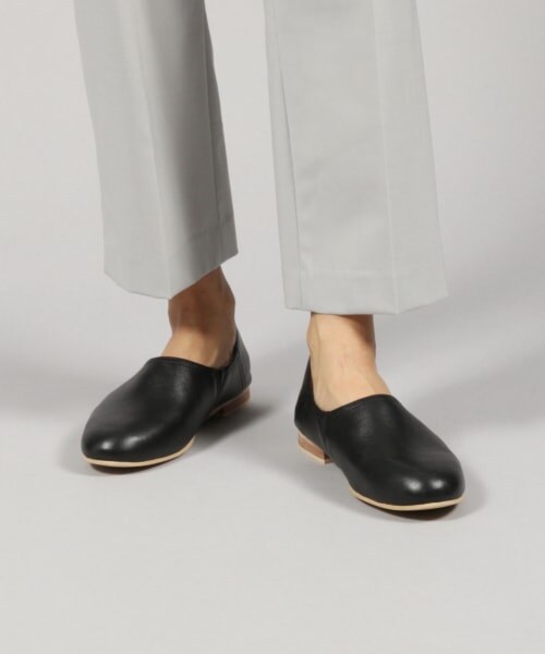 studio CLIP（スタディオクリップ）の「リアルレザーバブーシュ（シューズ・オフホワイト/ブラック）」の3枚目の写真
