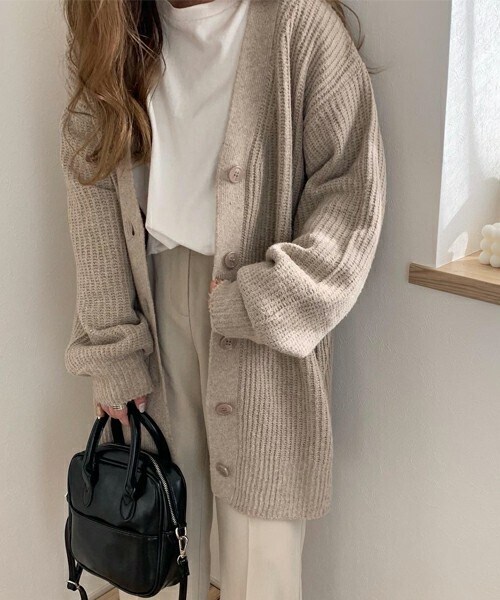 chocomee（チョコミー）の「Vネックロングカーディガン（カーディガン/ボレロ・レディース・ホワイト/ブラウン・FREE）」の2枚目の写真