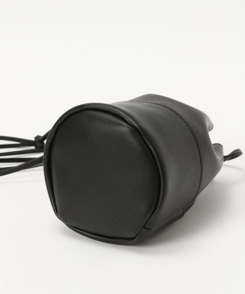 LOWRYS FARM(ローリーズファーム)の「FレザーキンチャクBAG(バッグ・ブラック/ベージュ)」の11枚目の写真