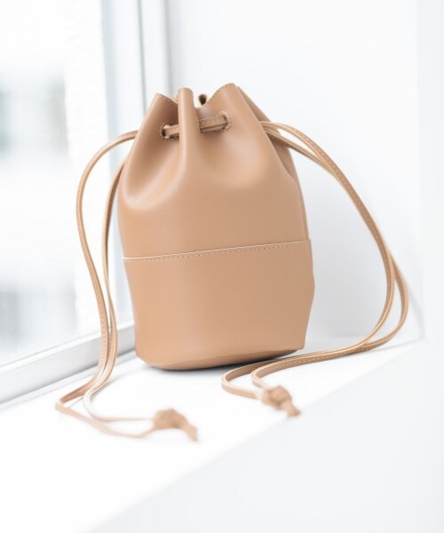 LOWRYS FARM(ローリーズファーム)の「FレザーキンチャクBAG(バッグ・ブラック/ベージュ)」の2枚目の写真