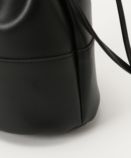 LOWRYS FARM(ローリーズファーム)の「FレザーキンチャクBAG(バッグ・ブラック/ベージュ)」の10枚目の写真