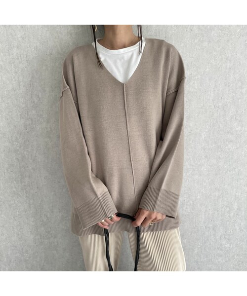 copine（コピン）の「【2021ss】サイドスリットデザイン！ゆる可愛いシンプルVネックニット(3color)（ニット/セーター・レディース・ホワイト/ベージュ/ブラック・ワンサイズ/チャコール）」の3枚目の写真