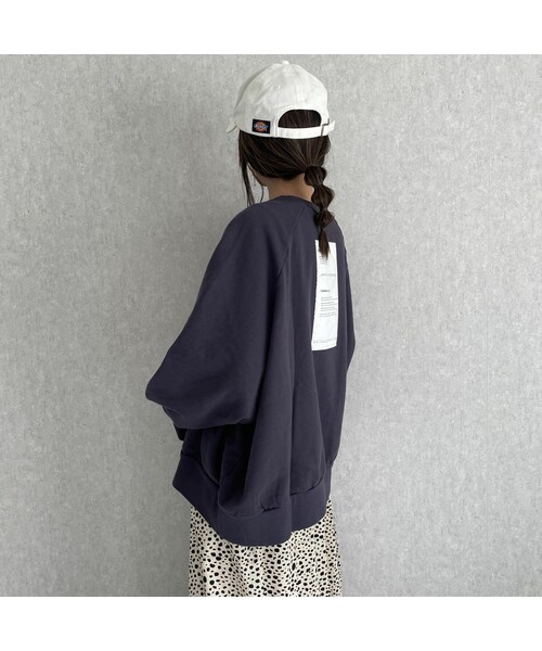 copine（コピン）の「【2021ss】大人気シリーズ！バックラベルルーズシルエットドルマンスウェット(3color)（スウェット・レディース・くすみアイボリー/グレイッシュカーキ/ネイビー・ワンサイズ）」の3枚目の写真