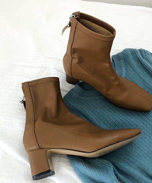 DHOLIC(ディーホリック)の「裏起毛スクエアアンクルブーツ(ブーツ・レディース・ブラック/ブラウン/ホワイト・225/230/235/240/245/250)」の3枚目の写真