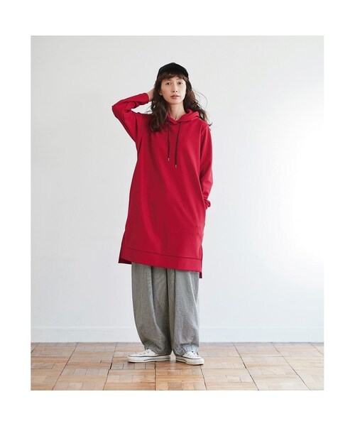 Sunny clouds（サニークラウズ）の「サニークラウズ 赤いパーカーワンピース〈レディース〉（レディースファッション > ワンピース・チュニック > ワンピース・レディース・レッド・（身幅64/総丈97cm）/（身幅57/総丈95cm）/（身幅60/総丈95cm）/（身幅57/総丈101cm）/（身幅54/総丈95cm）/（身幅54/総丈89cm）/（身幅54/総丈101cm））」の3枚目の写真