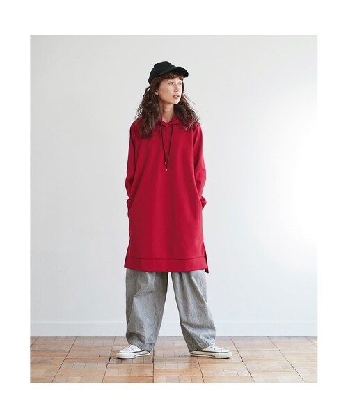 Sunny clouds（サニークラウズ）の「サニークラウズ 赤いパーカーワンピース〈レディース〉（レディースファッション > ワンピース・チュニック > ワンピース・レディース・レッド・（身幅64/総丈97cm）/（身幅57/総丈95cm）/（身幅60/総丈95cm）/（身幅57/総丈101cm）/（身幅54/総丈95cm）/（身幅54/総丈89cm）/（身幅54/総丈101cm））」の4枚目の写真