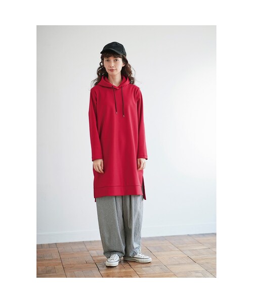 Sunny clouds（サニークラウズ）の「サニークラウズ 赤いパーカーワンピース〈レディース〉（レディースファッション > ワンピース・チュニック > ワンピース・レディース・レッド・（身幅64/総丈97cm）/（身幅57/総丈95cm）/（身幅60/総丈95cm）/（身幅57/総丈101cm）/（身幅54/総丈95cm）/（身幅54/総丈89cm）/（身幅54/総丈101cm））」の5枚目の写真