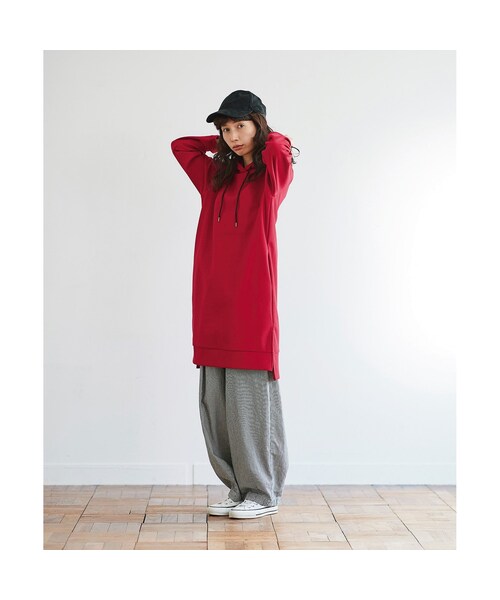 Sunny clouds（サニークラウズ）の「サニークラウズ 赤いパーカーワンピース〈レディース〉（レディースファッション > ワンピース・チュニック > ワンピース・レディース・レッド・（身幅64/総丈97cm）/（身幅57/総丈95cm）/（身幅60/総丈95cm）/（身幅57/総丈101cm）/（身幅54/総丈95cm）/（身幅54/総丈89cm）/（身幅54/総丈101cm））」の6枚目の写真