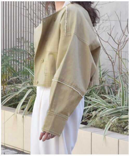 w closet(ダブルクローゼット)の「配色ステッチ袖ボリュームショートジャケット【2月中旬入荷】(ジャケット/アウター・レディース・Lベージュ/カーキ・FREE/M/L)」の16枚目の写真