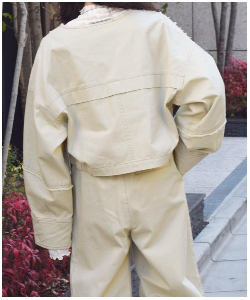 w closet(ダブルクローゼット)の「配色ステッチ袖ボリュームショートジャケット【2月中旬入荷】(ジャケット/アウター・レディース・Lベージュ/カーキ・FREE/M/L)」の7枚目の写真