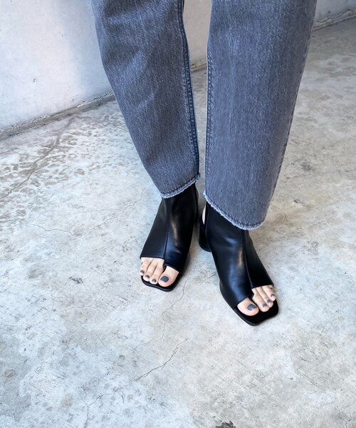 CAPRICIEUX LE'MAGE（カプリシューレマージュ）の「サンダルブーツ（その他シューズ・レディース・アイボリー/ベージュ/ブラック・37/38）」の3枚目の写真