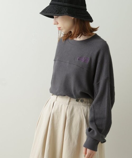 OUTLET(アウトレット)の「バイヤス裏毛刺繍プルオーバー(トップス・レディース・ベージュ/オレンジ/スミクロ・FREE)」の3枚目の写真