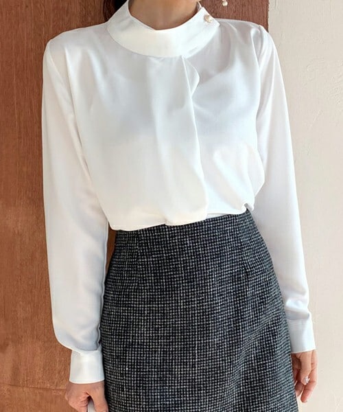 DHOLIC(ディーホリック)の「パールボタンブラウス(シャツ/ブラウス・レディース・カーキ/アイボリー/ブラック・ONESIZE)」の2枚目の写真