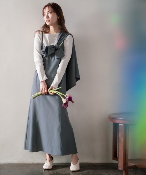 mysty woman(ミスティウーマン)の「バックシャンアシメネックプルオーバー(トップス・レディース・オフホワイト/ブラック/カーキ・F)」の4枚目の写真