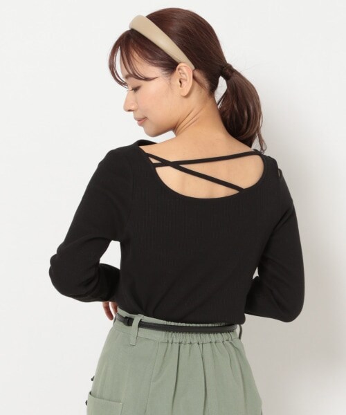 mysty woman(ミスティウーマン)の「バックシャンアシメネックプルオーバー(トップス・レディース・オフホワイト/ブラック/カーキ・F)」の2枚目の写真