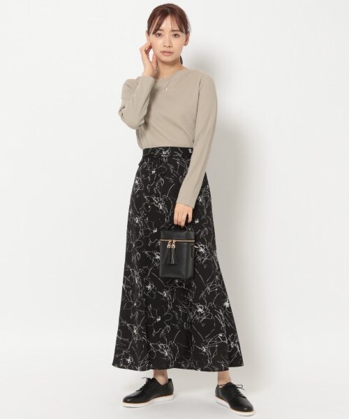 mysty woman(ミスティウーマン)の「バックシャンアシメネックプルオーバー(トップス・レディース・オフホワイト/ブラック/カーキ・F)」の11枚目の写真