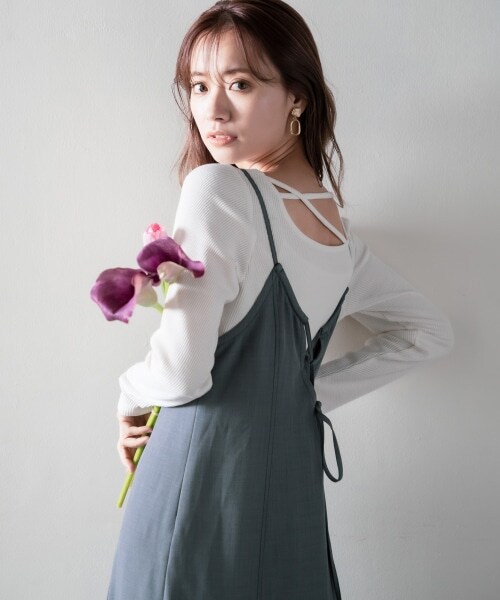 mysty woman(ミスティウーマン)の「バックシャンアシメネックプルオーバー(トップス・レディース・オフホワイト/ブラック/カーキ・F)」の6枚目の写真